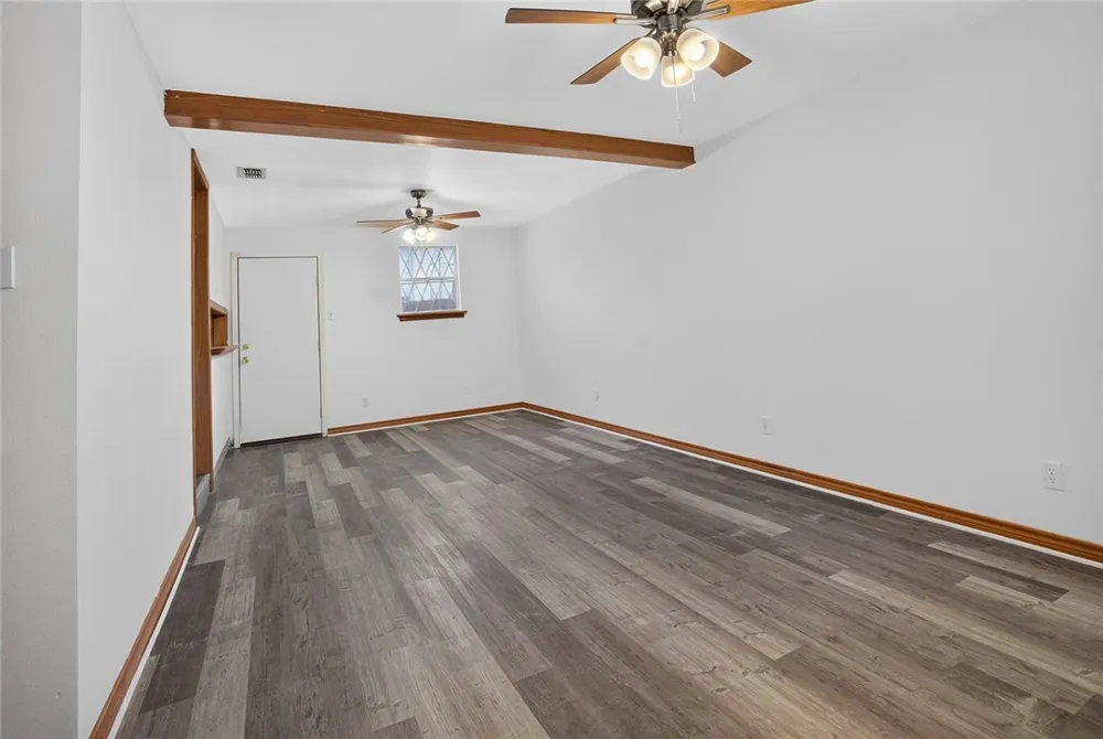 806 Leland Circle Beeville, TX 78102