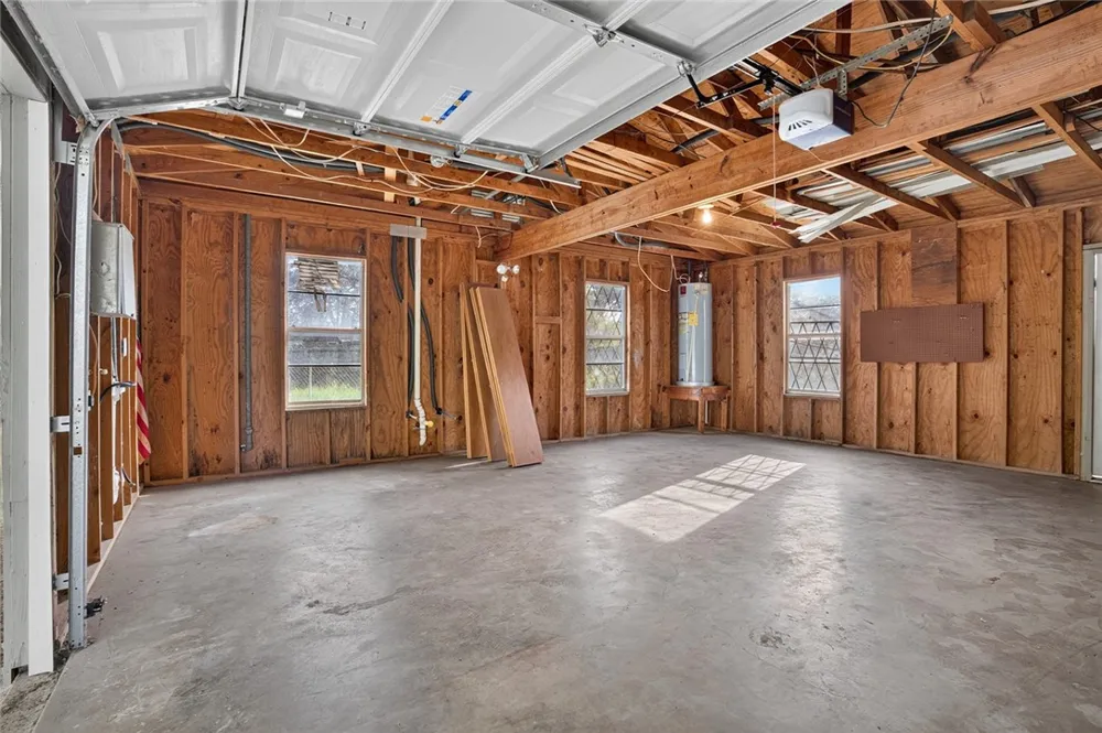 806 Leland Circle Beeville, TX 78102