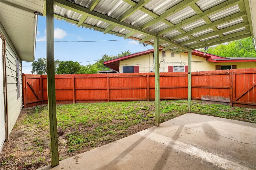 806 Leland Circle Beeville, TX 78102