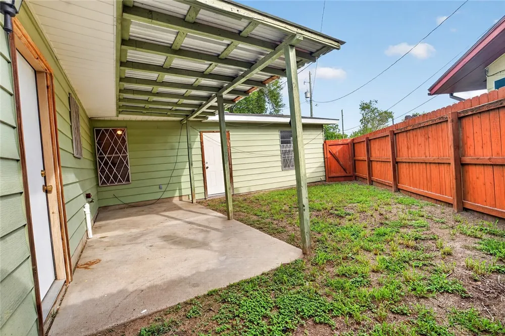 806 Leland Circle Beeville, TX 78102