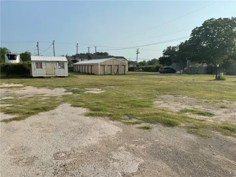 1320 S Hwy 281 Bus (Taylor