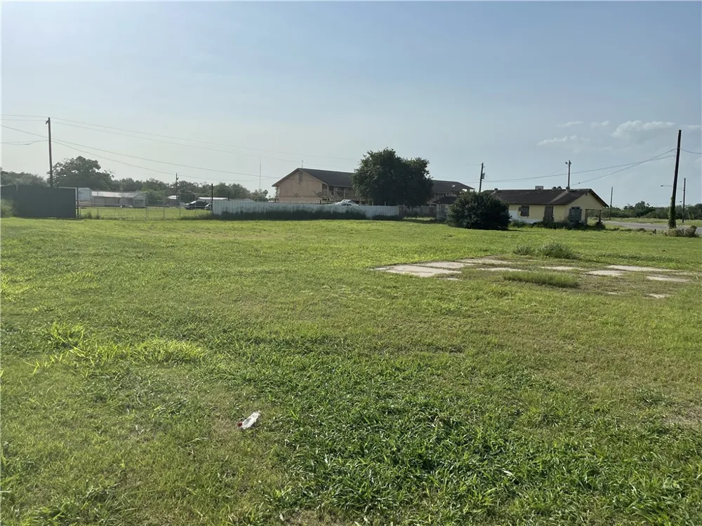 1320 S Hwy 281 Bus (Taylor Falfurrias, TX 78355