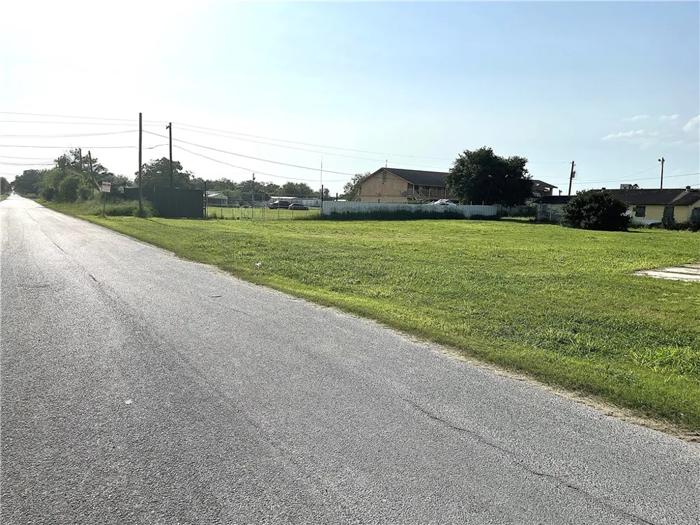 1320 S Hwy 281 Bus (Taylor Falfurrias, TX 78355