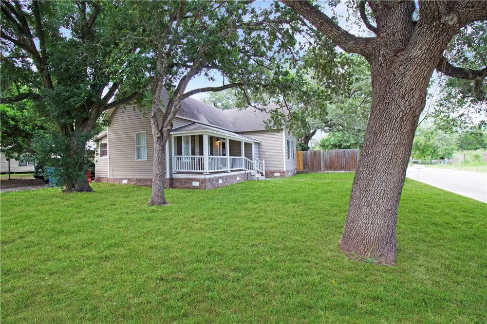 810 W Jones Street Beeville, TX 78102