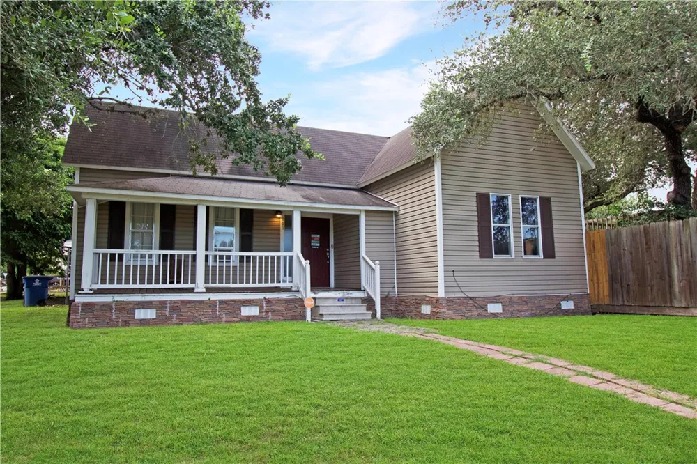810 W Jones Street Beeville, TX 78102