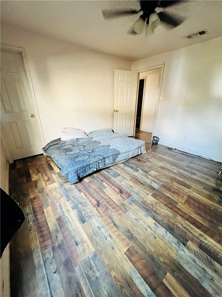 1128 E King Avenue Kingsville, TX 78363