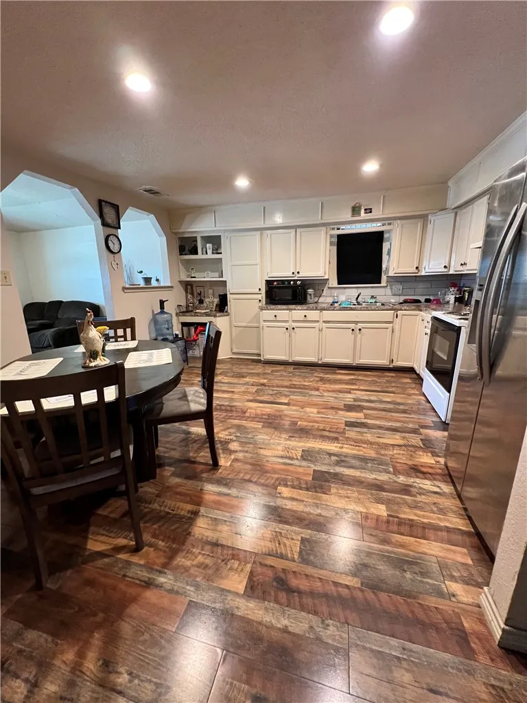 1128 E King Avenue Kingsville, TX 78363