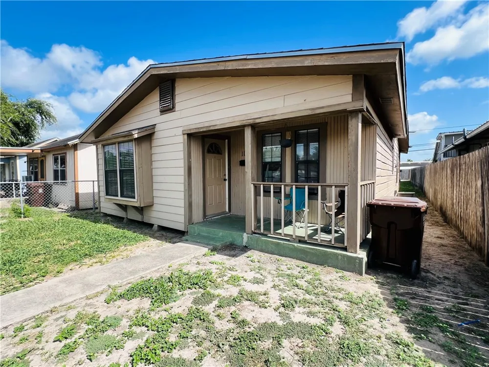 1128 E King Avenue Kingsville, TX 78363