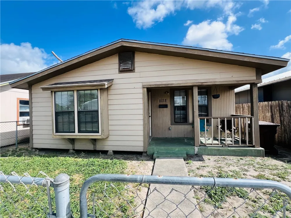 1128 E King Avenue Kingsville, TX 78363