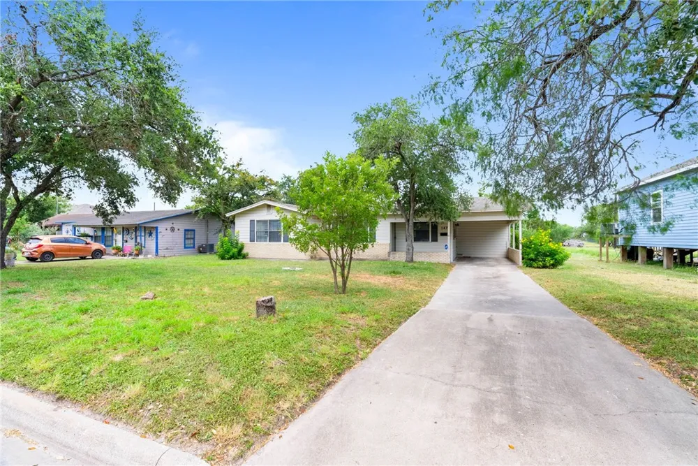147 W Avenue D Kingsville, TX 78363