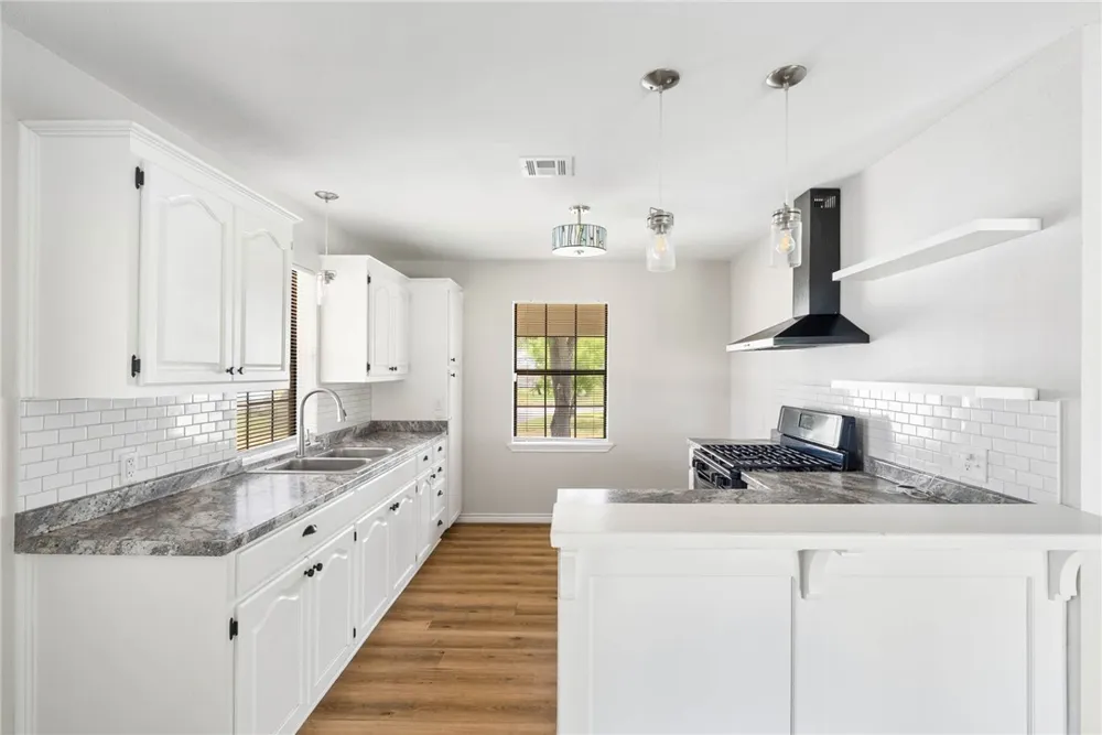147 W Avenue D Kingsville, TX 78363