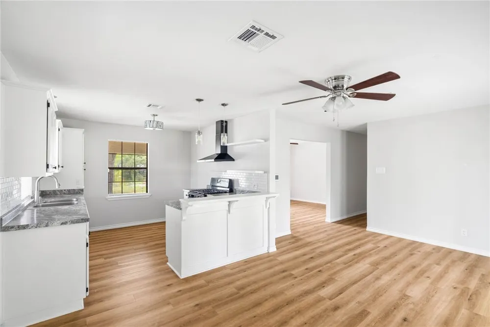 147 W Avenue D Kingsville, TX 78363