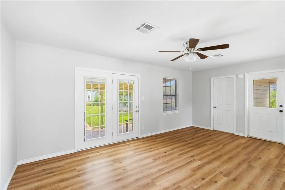 147 W Avenue D Kingsville, TX 78363