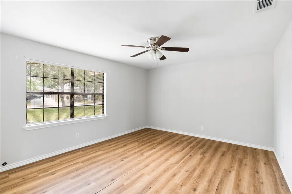 147 W Avenue D Kingsville, TX 78363