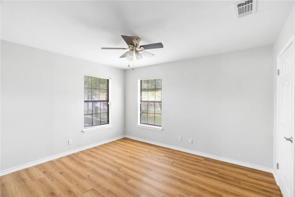 147 W Avenue D Kingsville, TX 78363