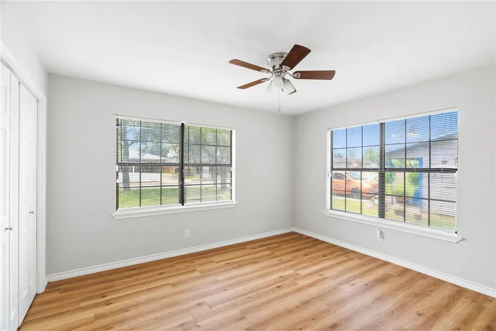147 W Avenue D Kingsville, TX 78363
