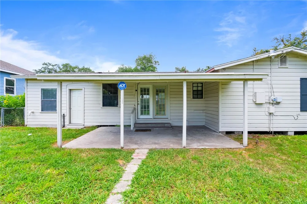 147 W Avenue D Kingsville, TX 78363