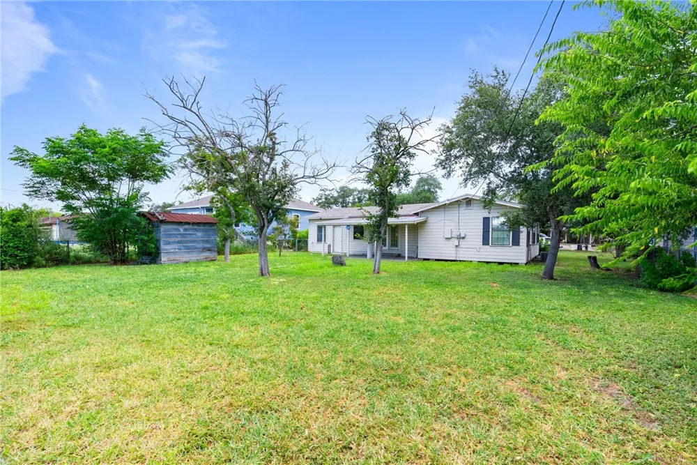147 W Avenue D Kingsville, TX 78363