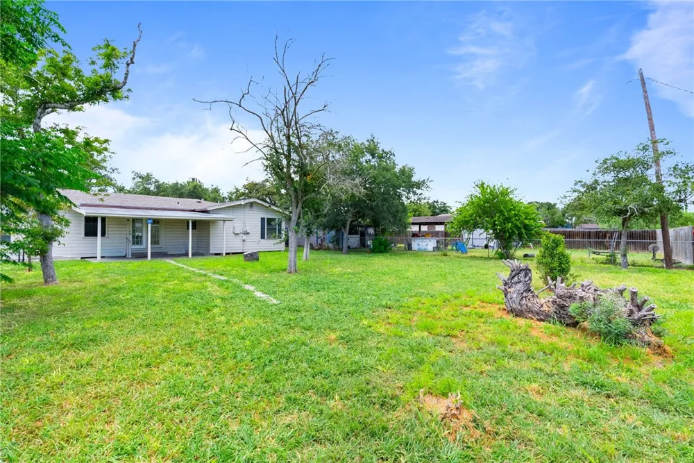 147 W Avenue D Kingsville, TX 78363