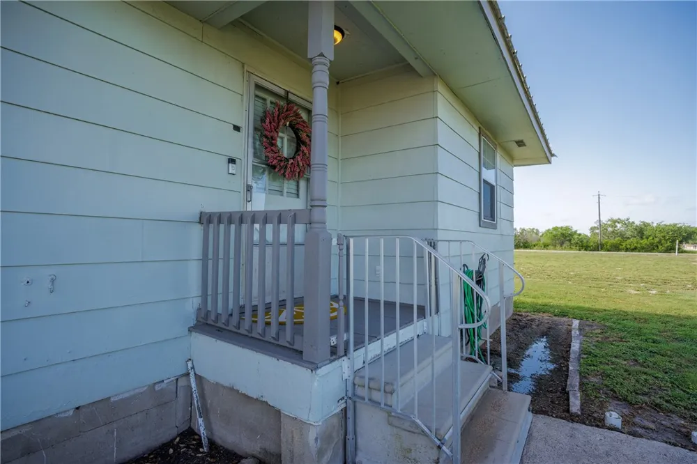630 S County Road 305 Orange Grove, TX 78372