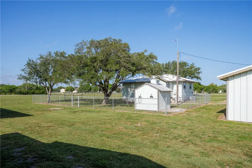 630 S County Road 305 Orange Grove, TX 78372
