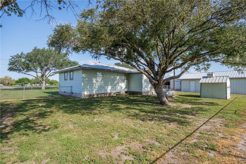630 S County Road 305 Orange Grove, TX 78372