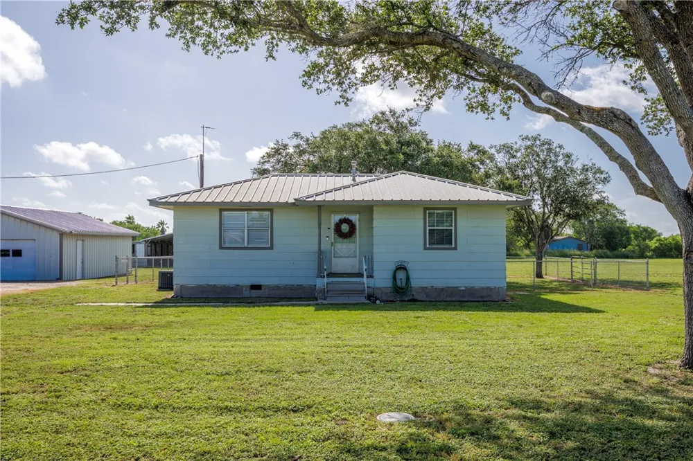 630 S County Road 305 Orange Grove, TX 78372