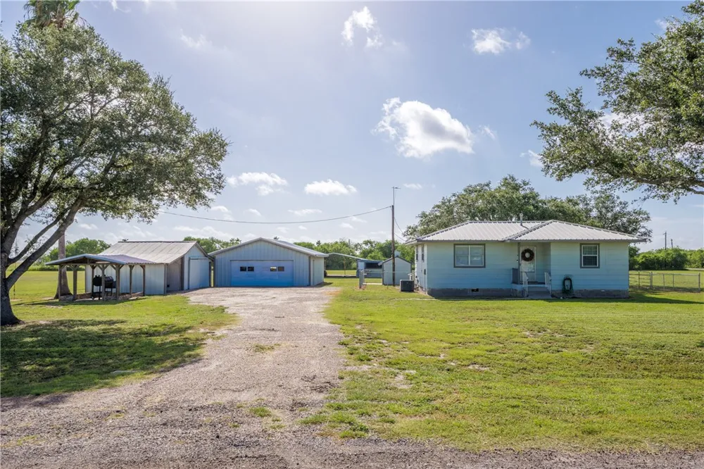 630 S County Road 305 Orange Grove, TX 78372