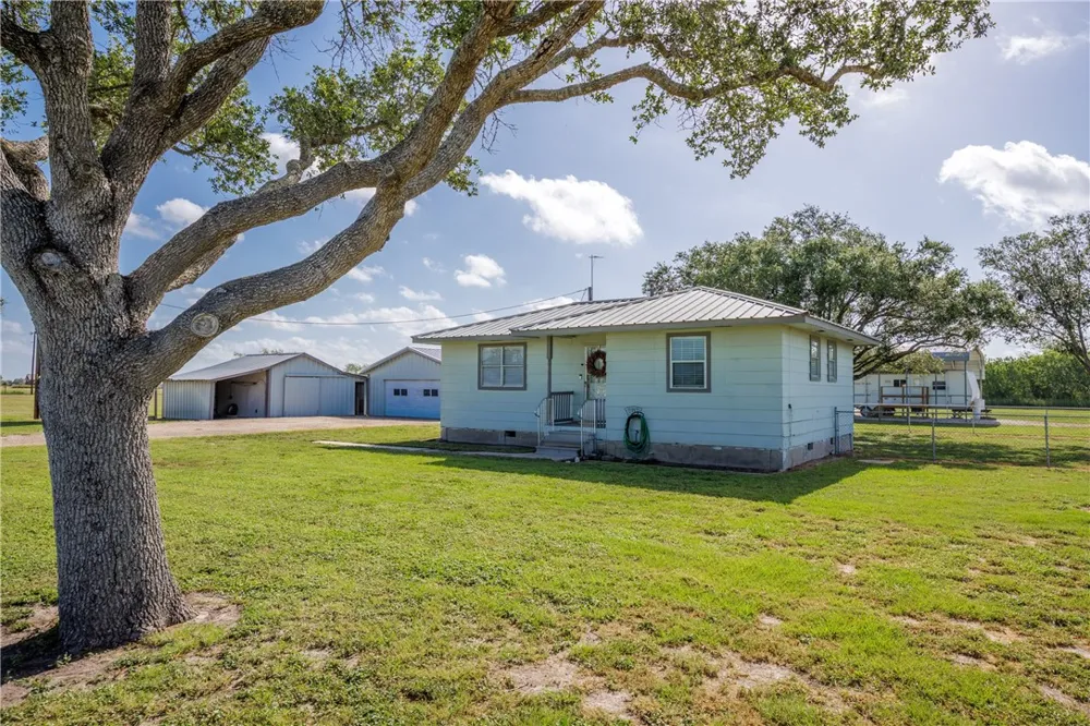 630 S County Road 305 Orange Grove, TX 78372