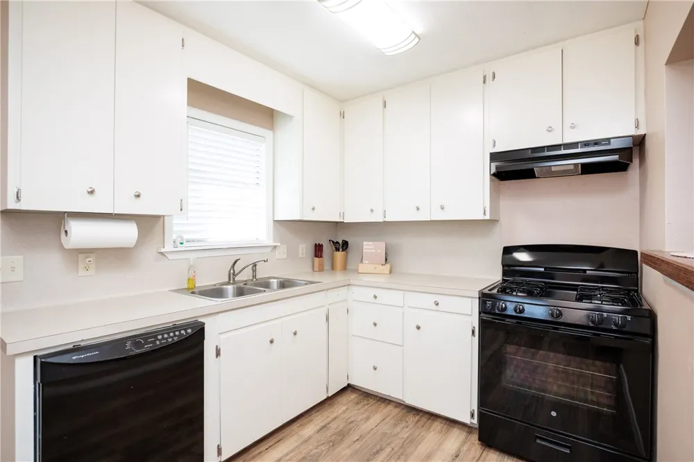 630 S County Road 305 Orange Grove, TX 78372