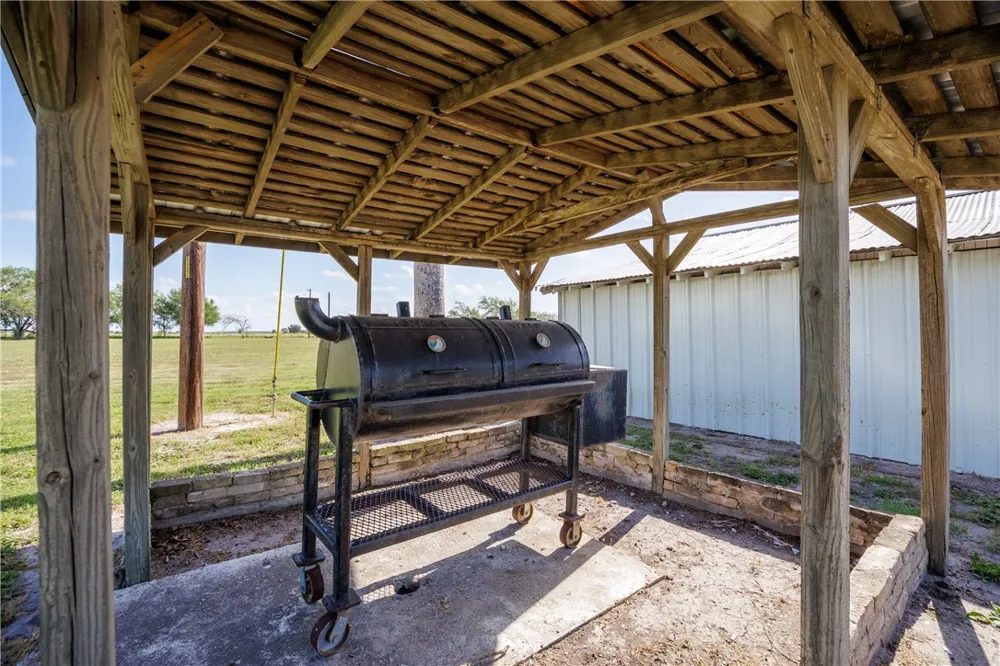 630 S County Road 305 Orange Grove, TX 78372