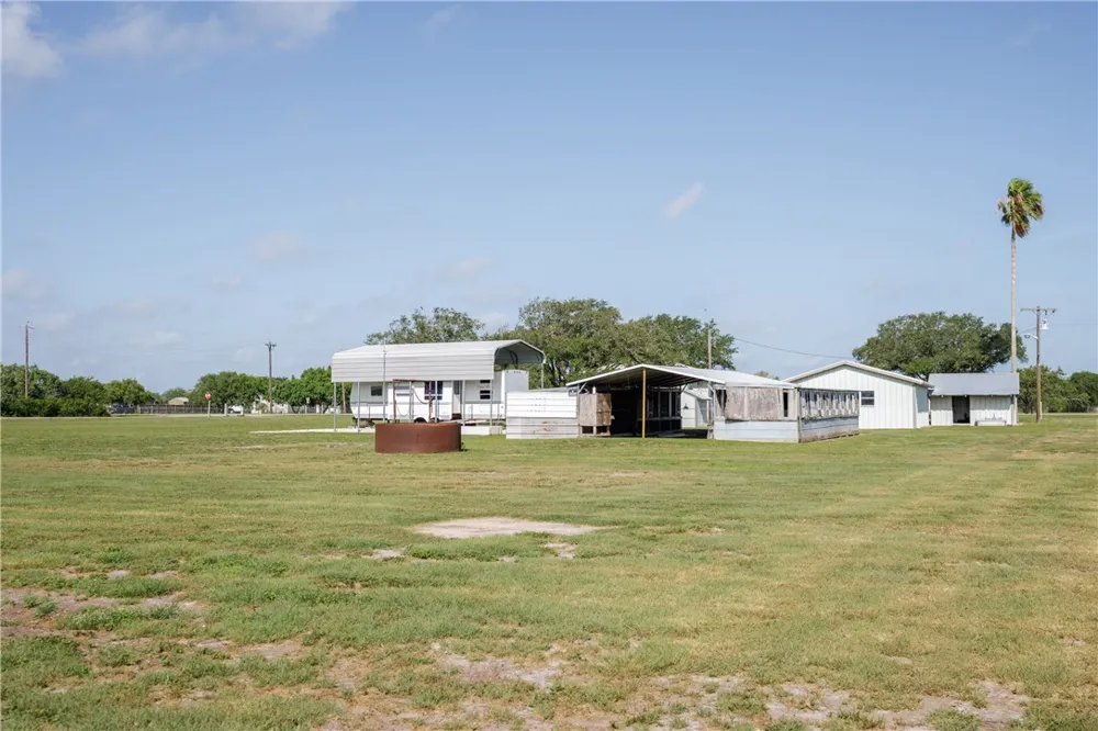 630 S County Road 305 Orange Grove, TX 78372