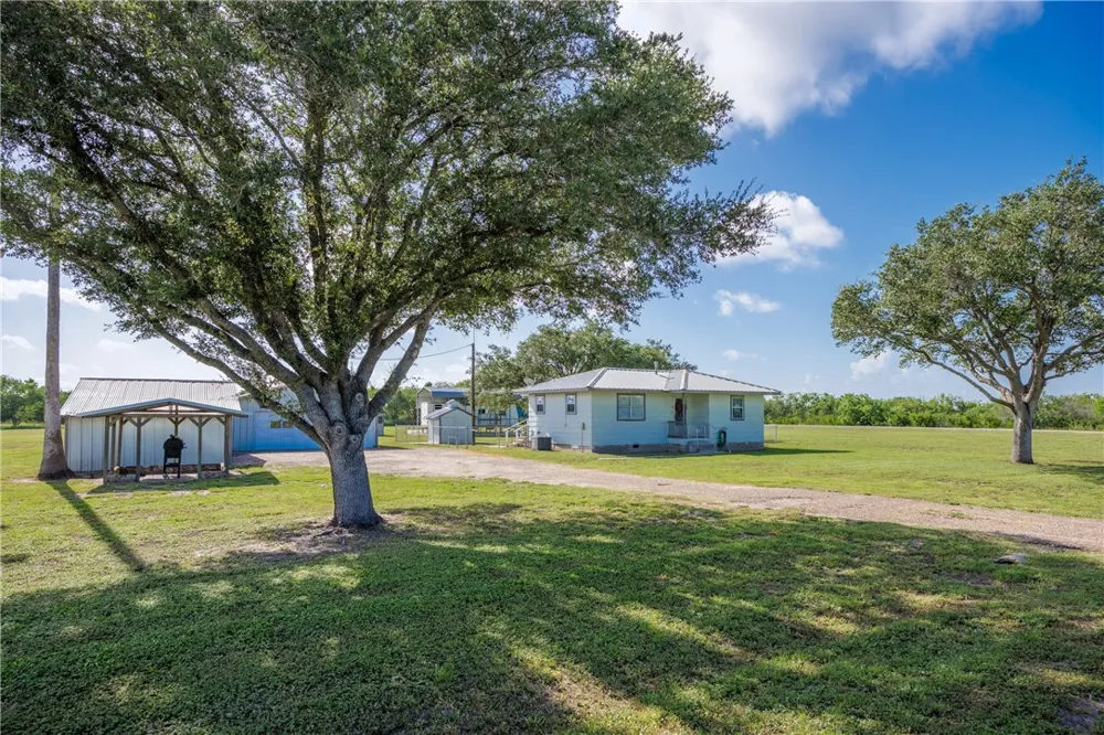 630 S County Road 305 Orange Grove, TX 78372