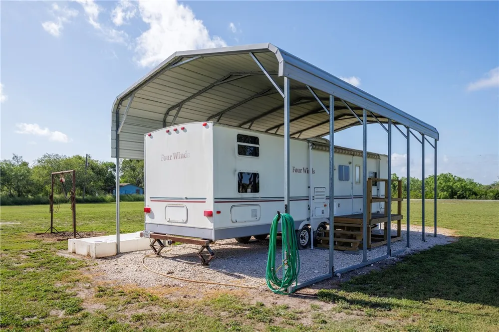 630 S County Road 305 Orange Grove, TX 78372