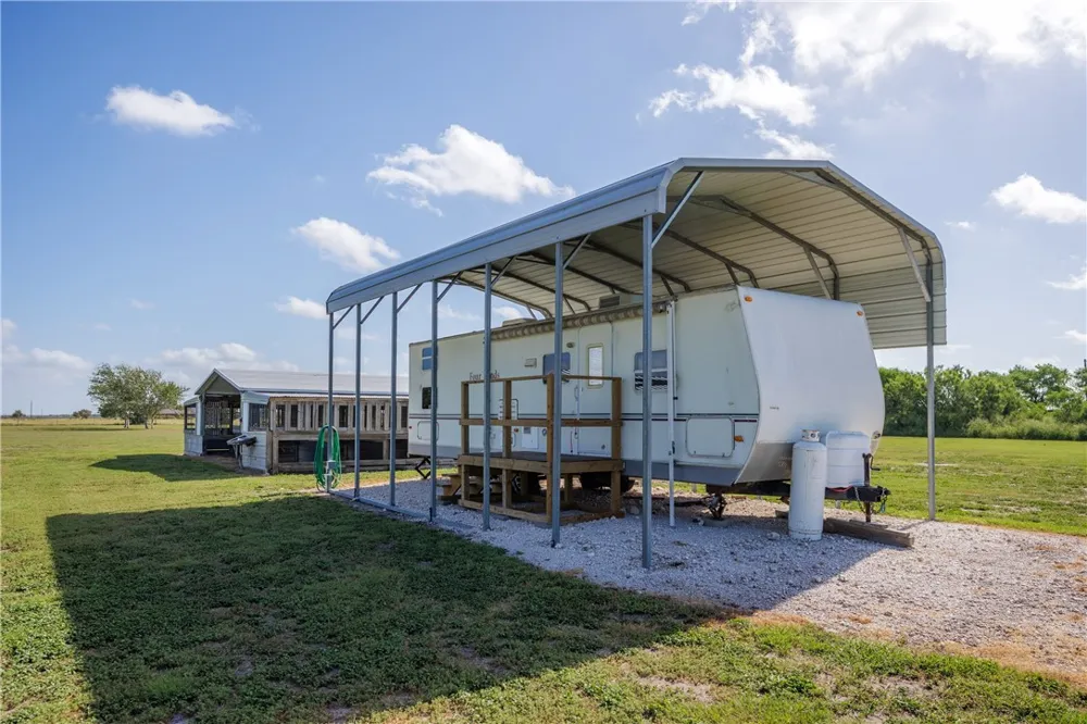 630 S County Road 305 Orange Grove, TX 78372