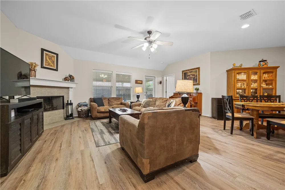 336 Lema Drive Portland, TX 78374