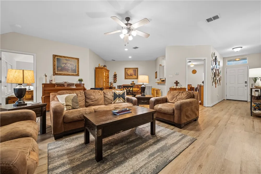 336 Lema Drive Portland, TX 78374