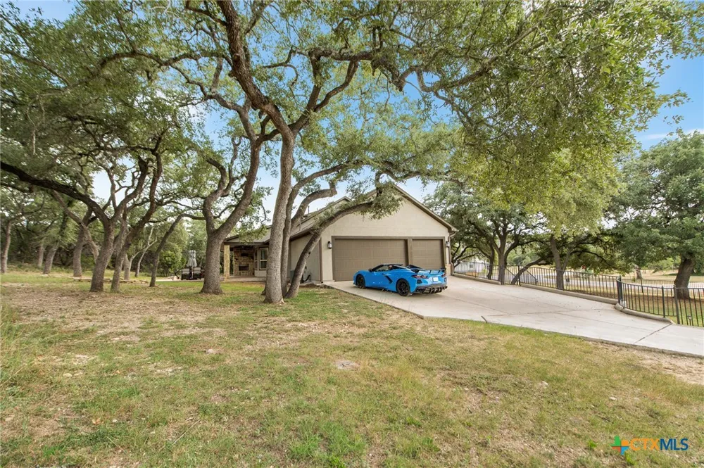 663 Private Road 1712 Mico, TX 78056