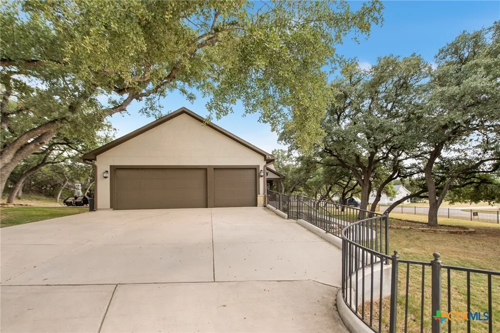 663 Private Road 1712 Mico, TX 78056