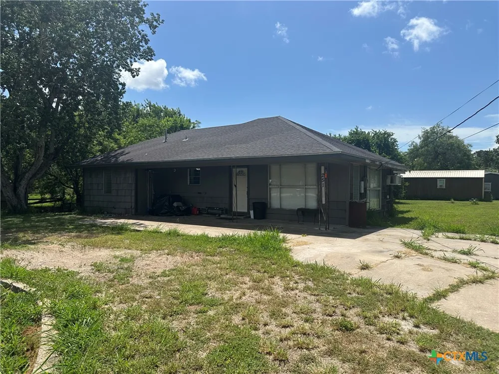 251 Hedges Street Bloomington, TX 77951