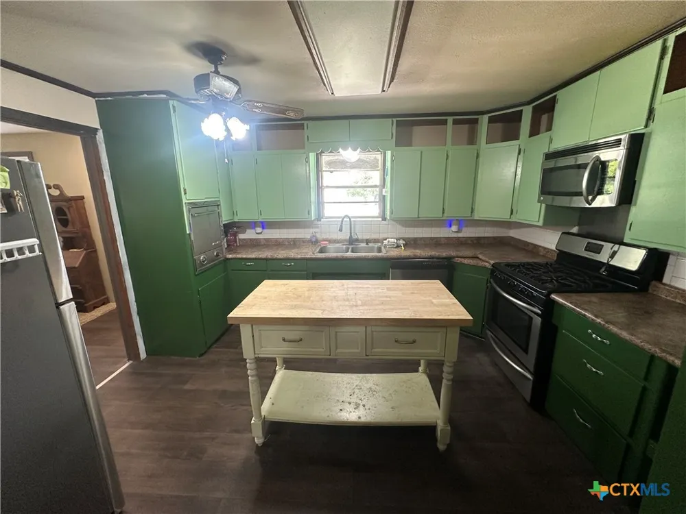 251 Hedges Street Bloomington, TX 77951