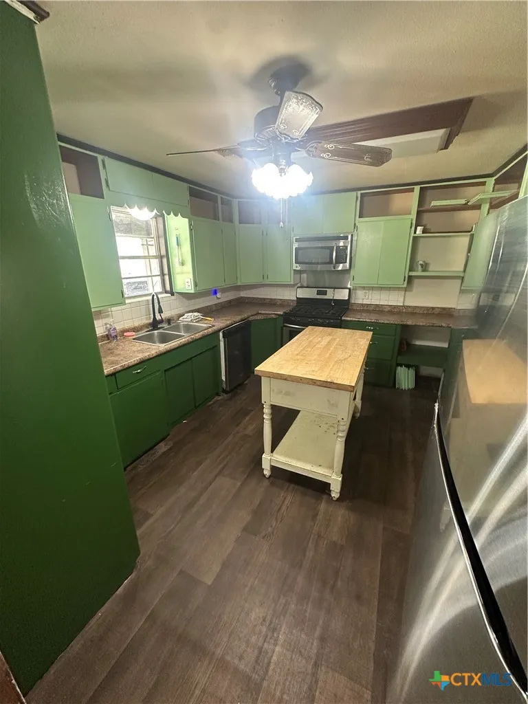 251 Hedges Street Bloomington, TX 77951