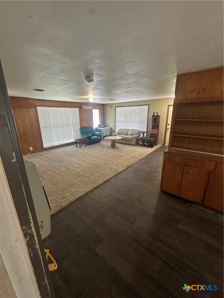 251 Hedges Street Bloomington, TX 77951