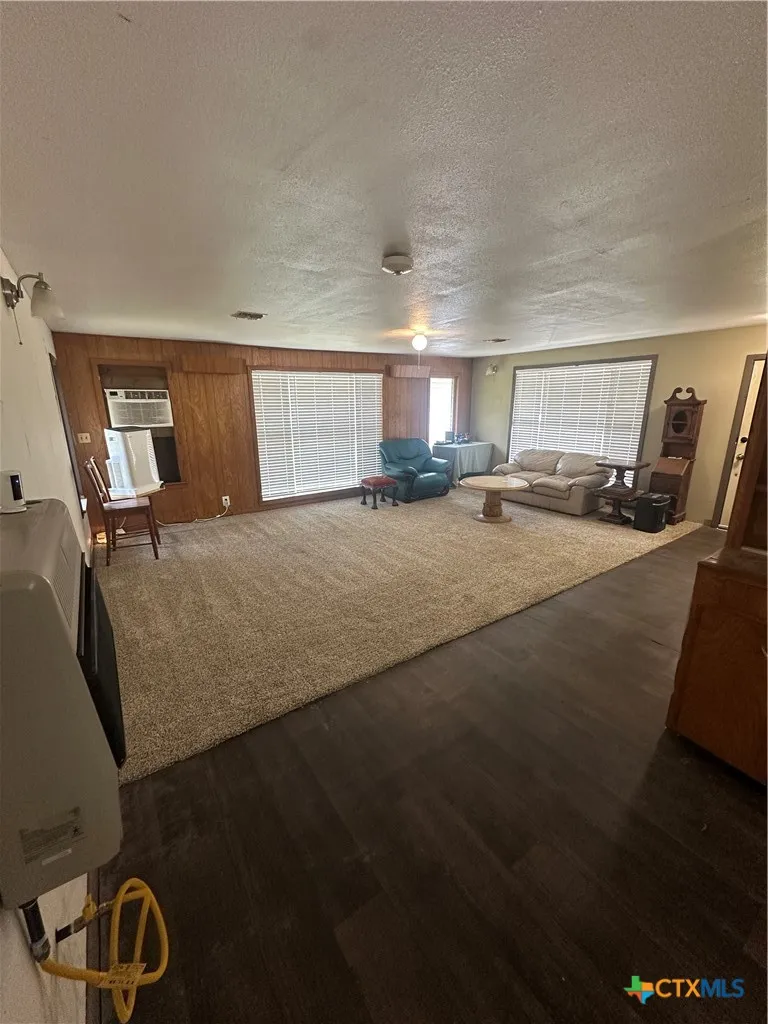 251 Hedges Street Bloomington, TX 77951