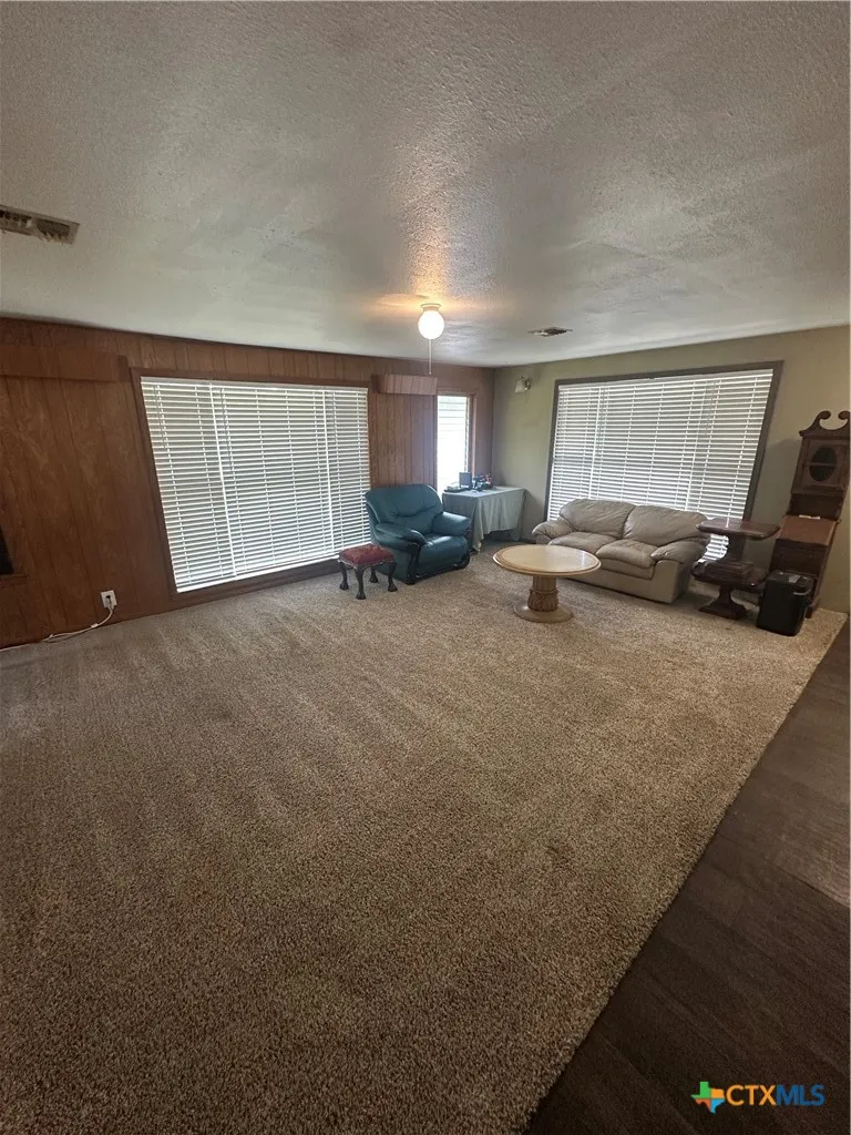 251 Hedges Street Bloomington, TX 77951