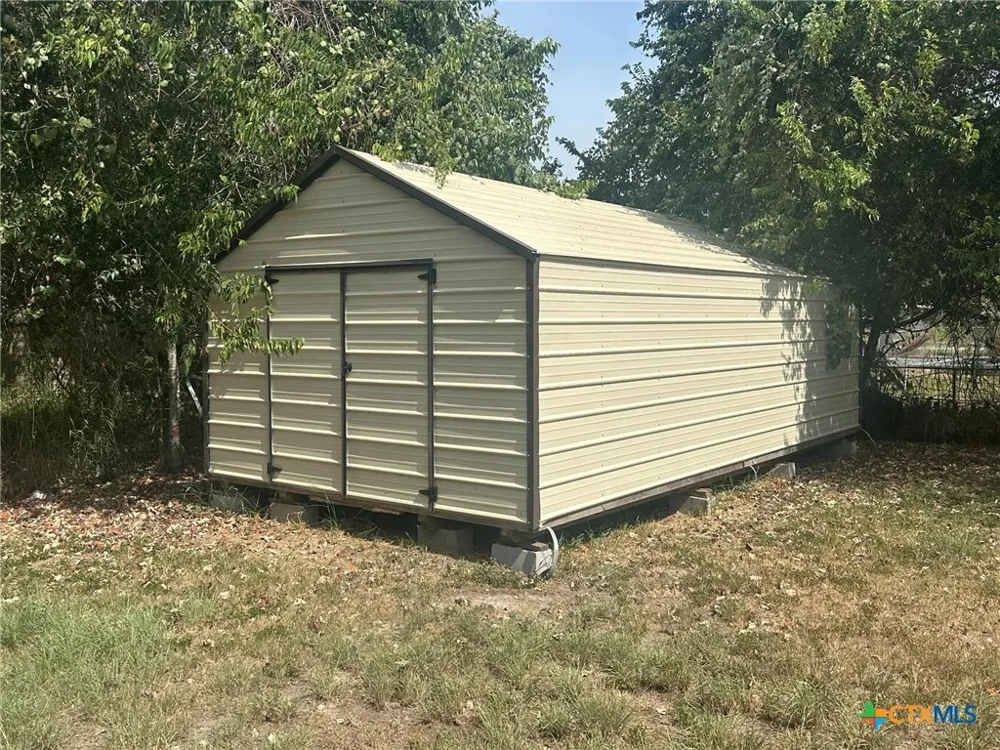 251 Hedges Street Bloomington, TX 77951