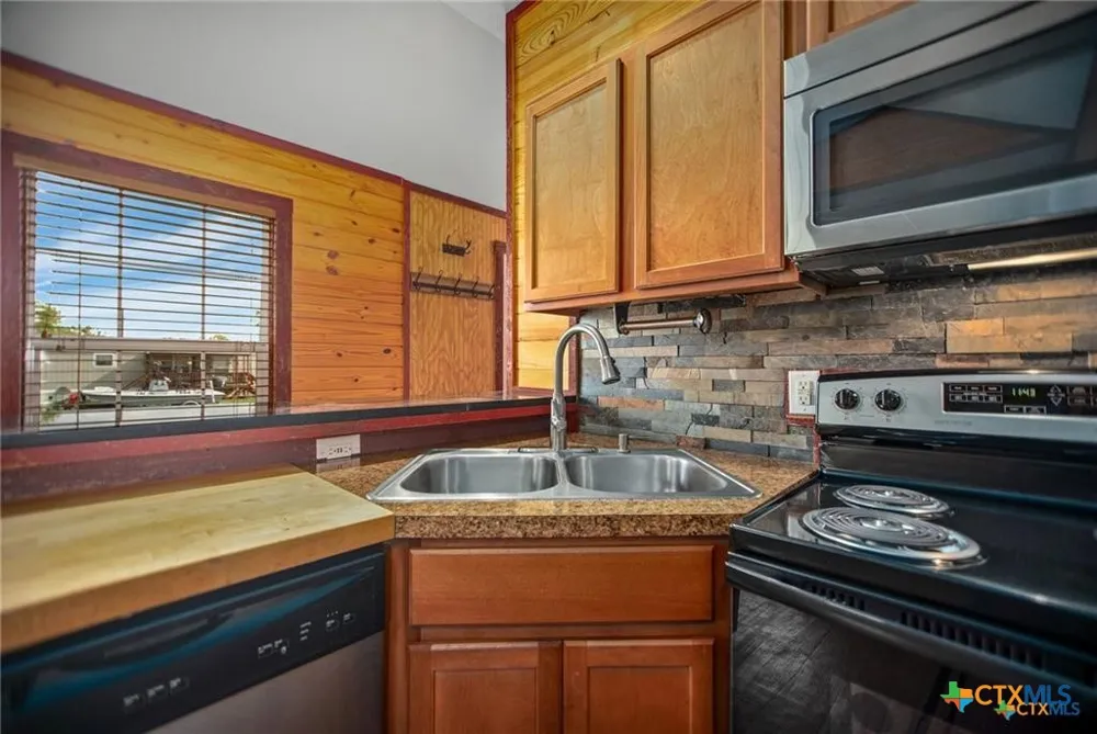1101 W Houston Avenue Seadrift, TX 77983
