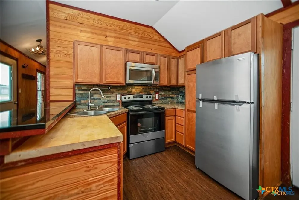 1101 W Houston Avenue Seadrift, TX 77983