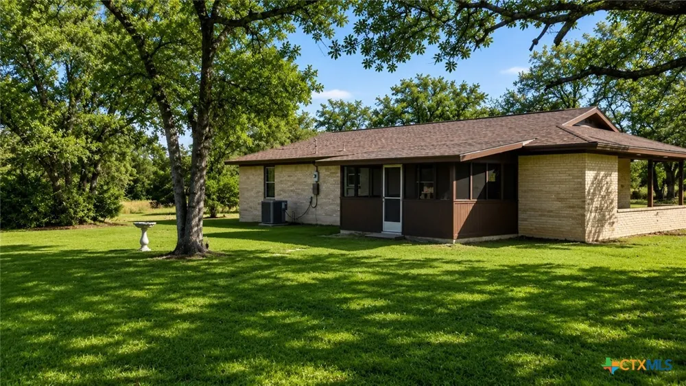 3151 Fm 1386 Luling, TX 78648