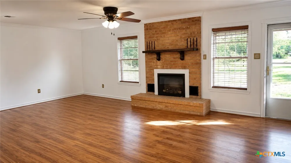 3151 Fm 1386 Luling, TX 78648